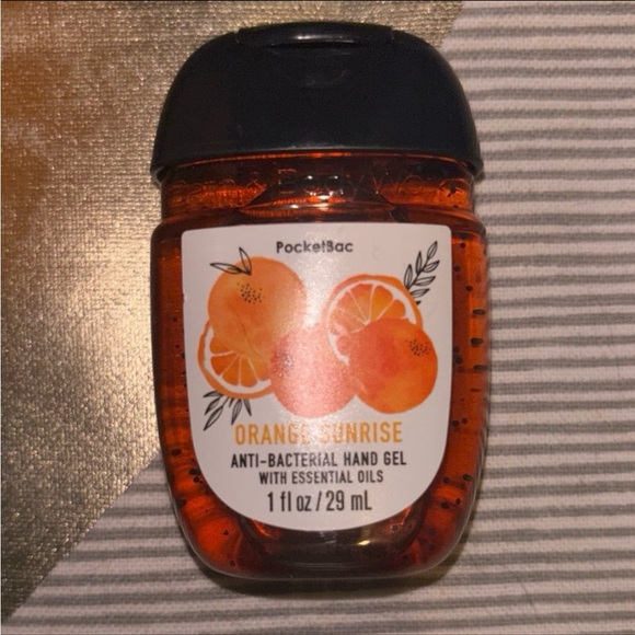 NEW Bath and Body Works Sugared Orange & Vanilla 3 Wick Candle + Free gifts! - Picture 5 of 6